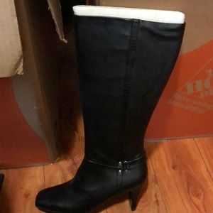 Liz Claiborne 2” boots